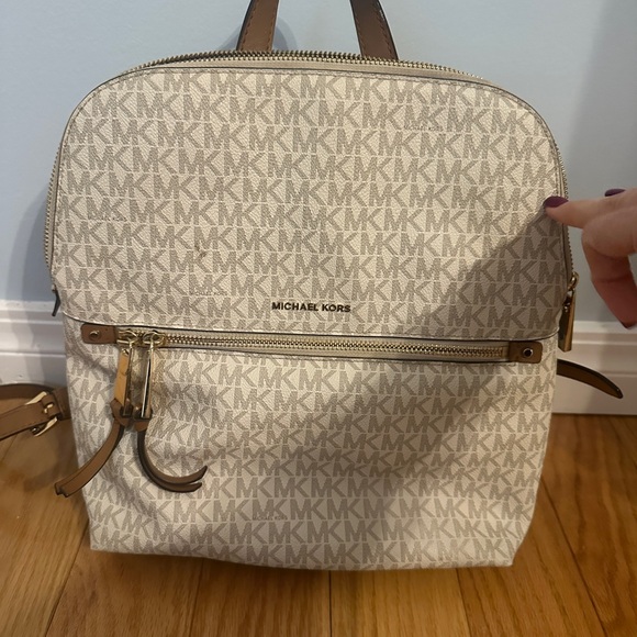 Michael Kors backpack great condition - Picture 3 of 11